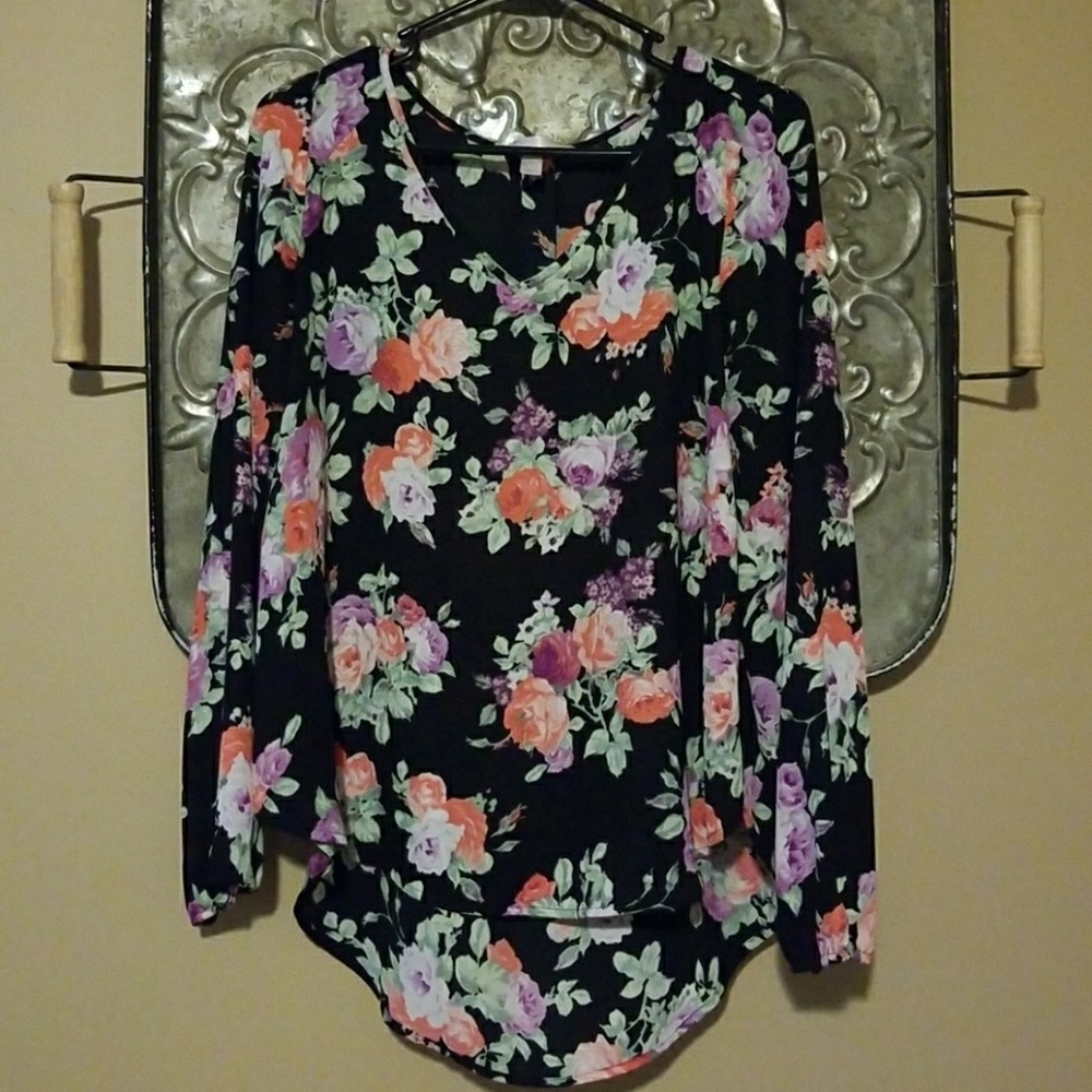 Floral pint long sleeve shirt